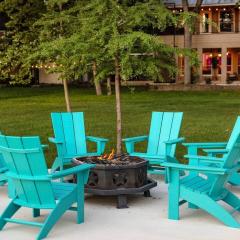 *Blissful Waterfront Getaway*