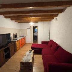 Cozy independent studio close to medieval village
