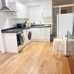 Bright Cosy 2 bedroom City Flat Cowley Oxford