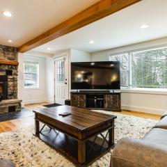 3 Mi to Sister Bay Beach Family Home with Yard