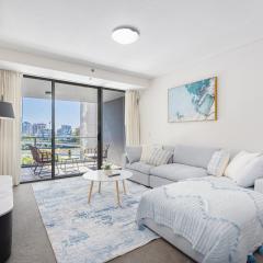 Luxury 2BR City Apartment with Pool, Gym and Parking