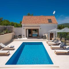 Kre evo Family Villa with heated Pool