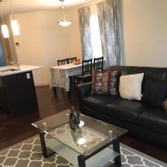 Modern Vacation Home Near West Edmonton Mall, Transit Center & LRT - 3BR