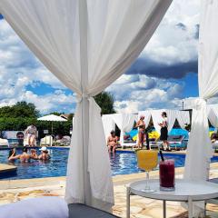 The Oriana Orange - Retro Hotel & Resort