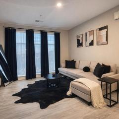 Modern Luxe Retreat, Cozy, Chic, Near Old Town
