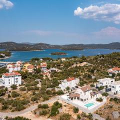Villa Royal Stone with Pool in Jezera
