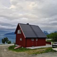 Charming traditional Norwegian Cabin in Lyngen