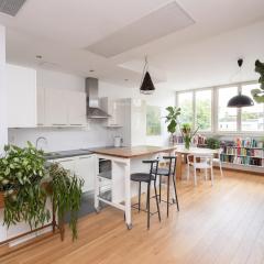 Sunny 2B apartment in City Centre