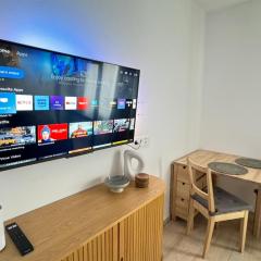 NĀVA PLACE Small & Cozy Studio in Hinterglemm - 650 m to Ski Lift, Wifi