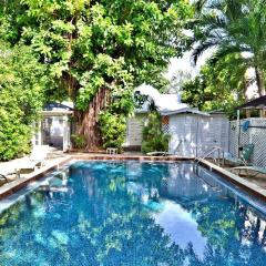 Ibis by AvantStay Close to Duval Street w Shared Pool Month Long Stays Only