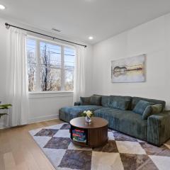 Modern Southside Townhome 2 Decks Near Dtwn