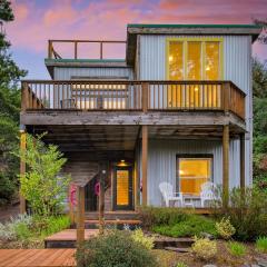 Buttercup Bay Hideaway by AvantStay Cozy Escape w Fire Pit Walk to Beach