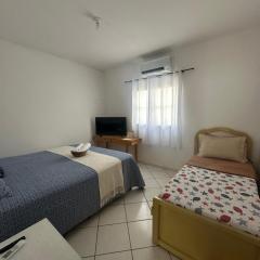 Casinha a 100 metros da praia