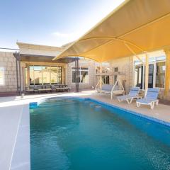 4BR Luxury villa with private pool and Majlis