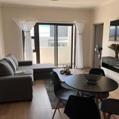 Entire flat in Bloubergstrand walking distance from the beach