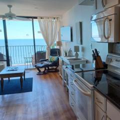 Oceanfront Newly Renovated, Great Location, King