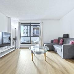 Bright 2 Bedroom Suite at Victoria & Stampede Park