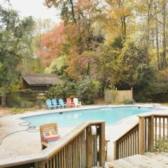 Family & Pet Friendly, fenced in yard with Pool!!