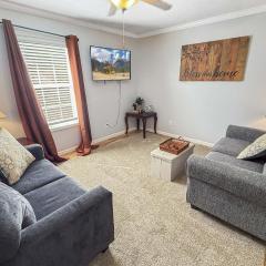 Charming Townhouse Near Lake