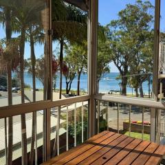 Dutchies Beachside Lookout - 50m to the Beach