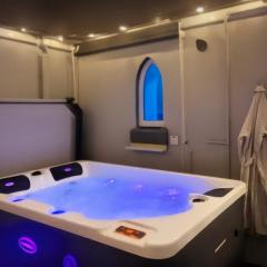 Relaxing Coastal Retreat for 2 Hot Tub Log Fire