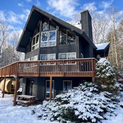 NEW Private Chalet 10 min to Windham & Hunter Mtns, GameRoom, Views
