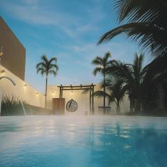 A Casa Paradisíaca ll Luxo Piscina Super Quente até 50 graus Aquecimento Elétrico e Solar Casa com Sauna a Vapor e Ar Condicionado em Todos Ambientes e Lavanderia com Roupa de Cama e Banho e Ofurô Super Quente Temos Lareira , Com Valores adicionais