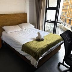 Studio Apartment with Balcony - Maboneng City-View