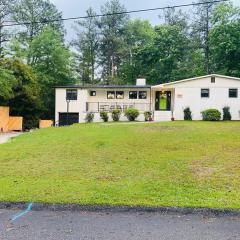 Southern Pines Gem with 2 Master-King Suites