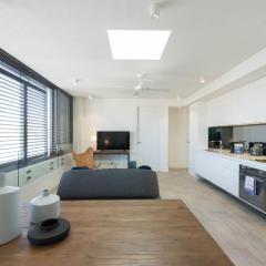 Radiant 2BR Top-Level Unit with Wi-Fi near Bondi Beach