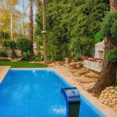 Private Villa with Heated Pool and Jacuzzi