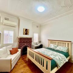 Relaxed Cosy Beach Room Close to Airport Shared House