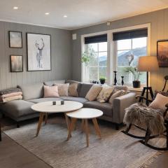 Cozy apartment near Besseggen with a private sauna