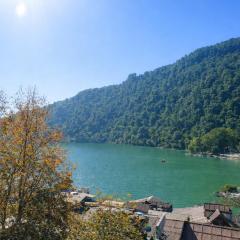 Hotel FTZ Near Mall Road & Lake View Hotel - Attached Balcony - Free Parking & Wi-fi Restaurant Facilities - Best Lake View Hotel