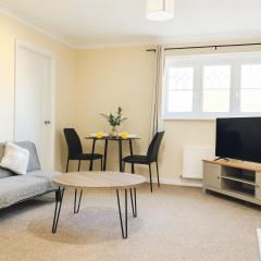 Manchester Stay Hub - 2BR with Free Parking, Near Airport & Attractions