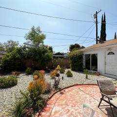 Cozy Studio Retreat with Shared Yard-Hal2