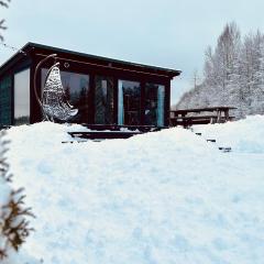 Melnā kalna kamene, sauna iekļauta cenā