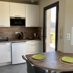 Studio neuf avec terrasse