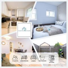 2BR Home in Hemel for Families & Contractors with Parking