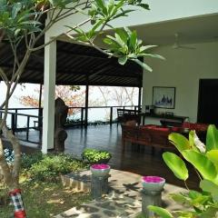 VILLA GAMRANG di PELABUHAN RATU