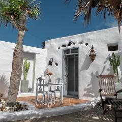 Stylish getaway with secluded Patio in lava Finca