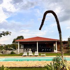 Chácara com piscina em Piracaia - 1 Km da cidade