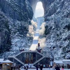 铂曼智慧酒店-Near the east gate of the Forest Park, about a 10-minute walk-There is a beautiful small river at the entrance-offers free self-service laundry -Attraction Tickets Serivce in advance-Free one-way shuttle service for 4 nights or more