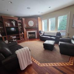 Luxury Family Estate Near PDX, Theater, Sauna & Game Room