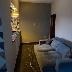 Sobrado Completo com área, Próximo a Praia