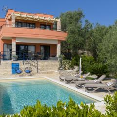 Apartment Serenity with Private Pool Near the Beach