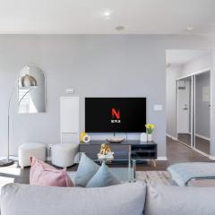 Lux Sub-Penthouse Panoramic City Views Parking