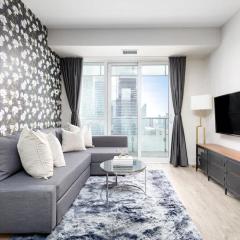 Urban Luxury 2BR CN Tower Views & Free Parking