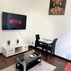 City Centre Apt, Prime location, Sleeps 3