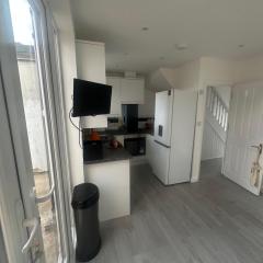 Newly Refurbished 3-Bed Home in London, Free Parking